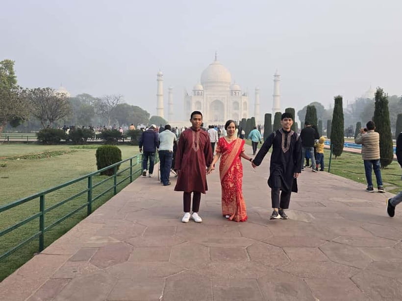 From Agra: Taj Mahal Guided Tour With Professional Photos - A guided look at the Taj Mahal