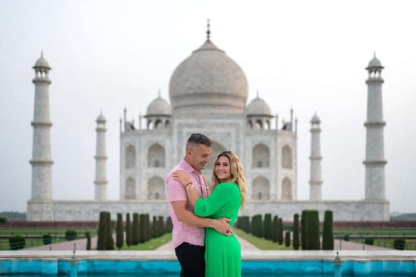 From Delhi: Taj Mahal Tour with Professional Photographer - Agra Fort and the Mughal court