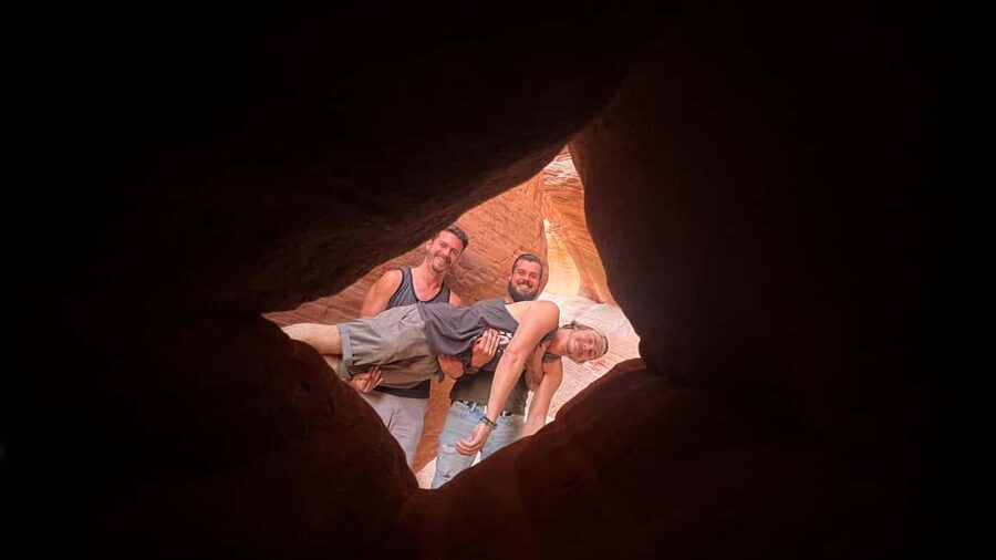 From Kanab: 3-Hour Peek-a-Boo Slot Canyon Hiking/Photo Tour - Booking details worth knowing