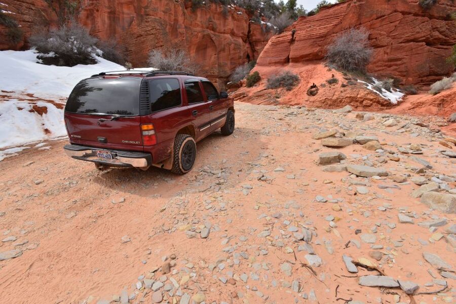 From Kanab: 3-Hour Peek-a-Boo Slot Canyon Hiking/Photo Tour - Walking into the sandstone walls