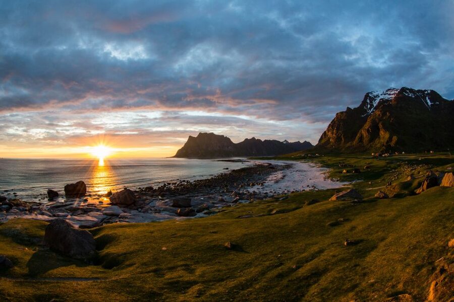 From Svolvær: Midnight sun tour with a photographer - How the photographer adds value
