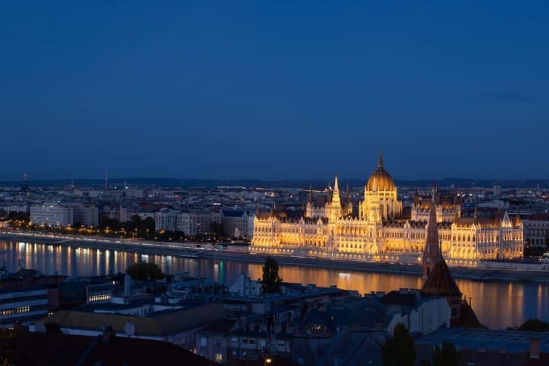 From Vienna: Bratislava& Budapest Day Tour with Photographer - The road to Budapest