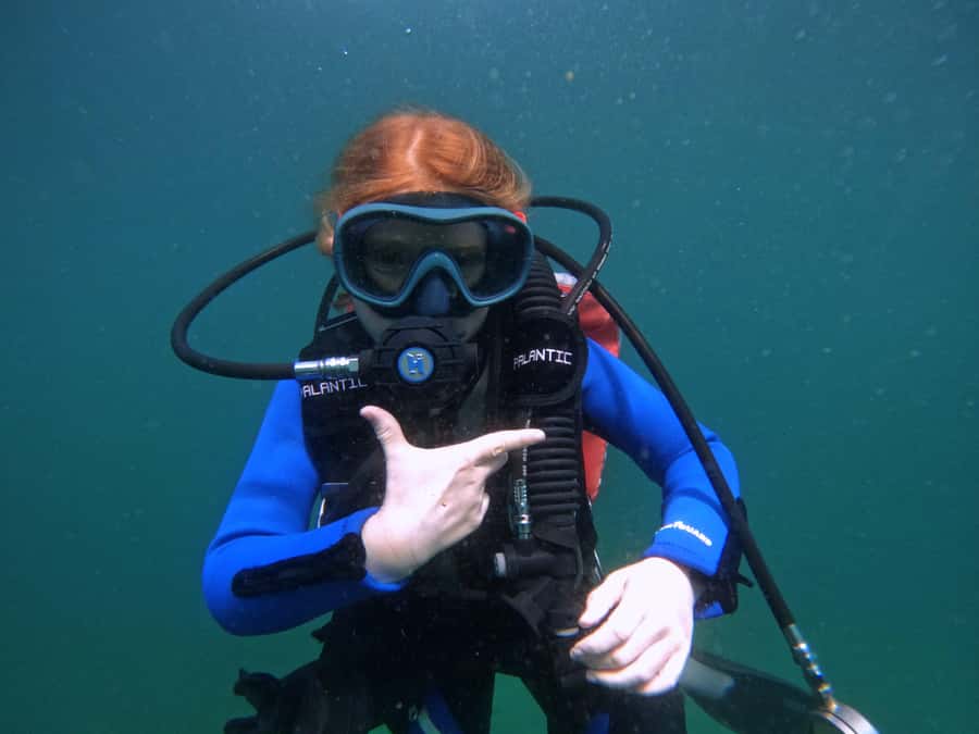 Fujairah: Try Diving Experience with underwater photos - A gentle first step into scuba at Al Dana Island