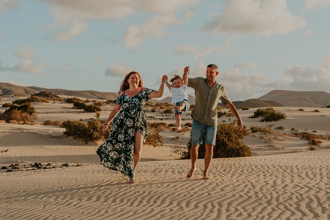 Fun and spontaneous family photoshoot - Corralejo Fuerteventura - Guidance for families who dislike posing