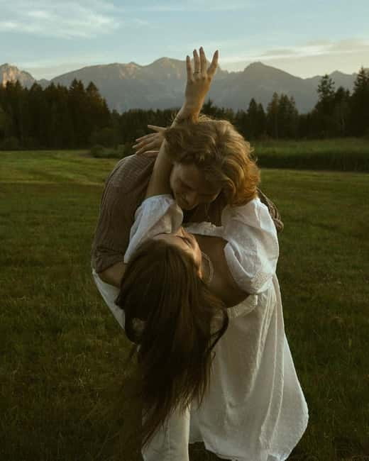 Füssen & Schwangau: Private Photoshoot Couples, Solo & Group - Choosing the right Alpine setting