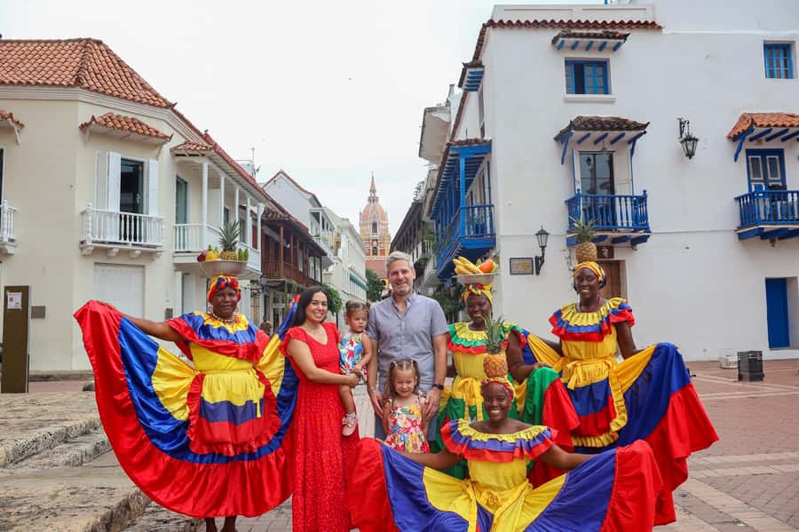 Gastronomic tour and professional photos in the old city - A final Getsemani photo session