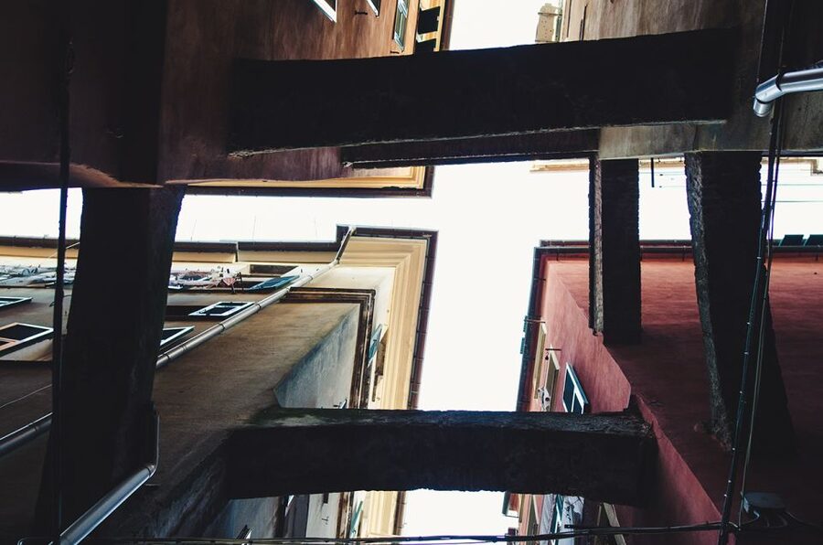Genoa: Secret Corners Photography Tour and Traditional Snack - Starting among Genoa’s caruggi