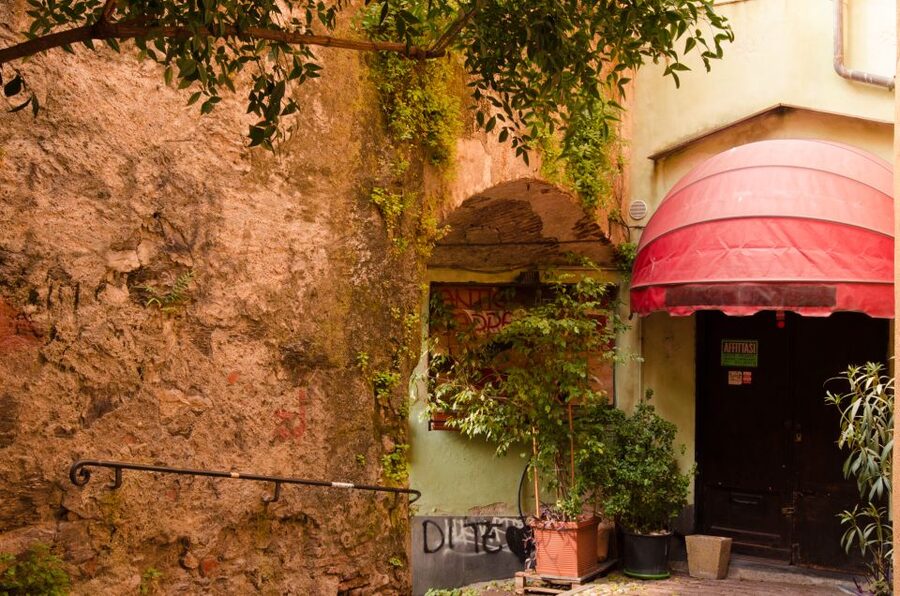 Genoa: Secret Corners Photography Tour and Traditional Snack - Should you book the Secret Corners Photography Tour?