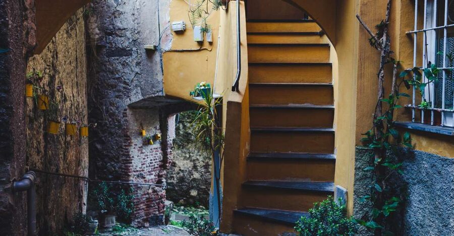 Genoa: Secret Corners Photography Tour and Traditional Snack - Learning to see light in narrow streets