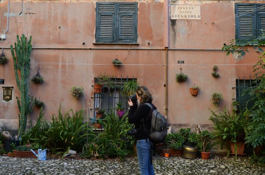 Genoa: Secret Corners Photography Tour and Traditional Snack - The snack is part of the experience, not an afterthought
