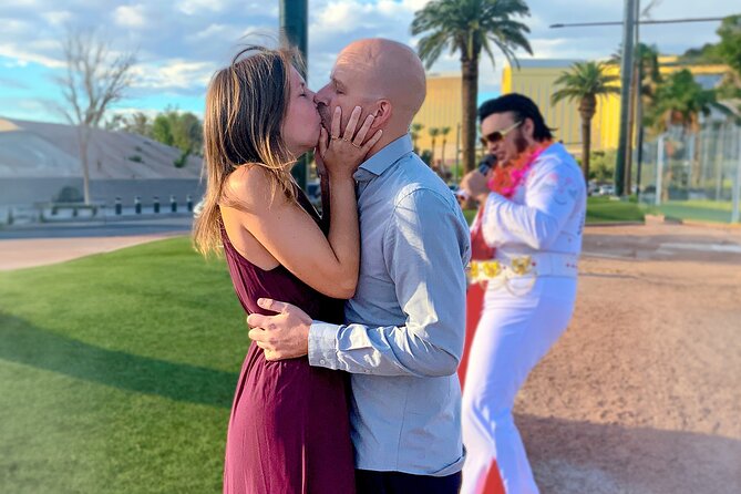 Get Married: Elvis Wedding + Las Vegas Sign + Photography - Practical details that make the day easier