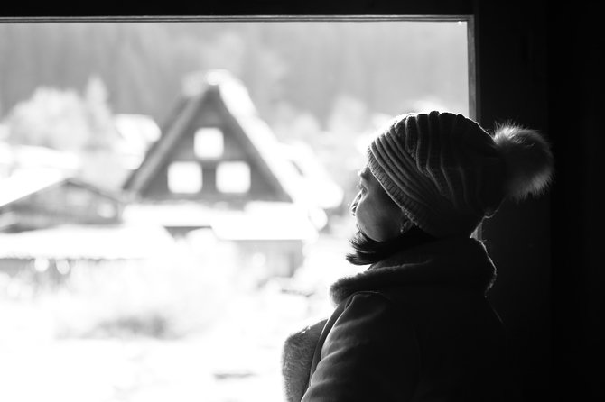 Gokayama and Shirakawago/Photoshoot by professional photographer - The uphill walk to the Ogimachi viewpoint