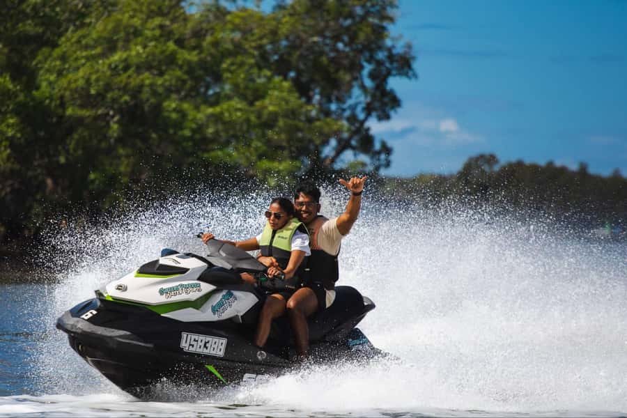 Gold Coast: 1-Hour Jet Ski Ride -No slow zones + Free Photos - A short break at Tipplers Bar