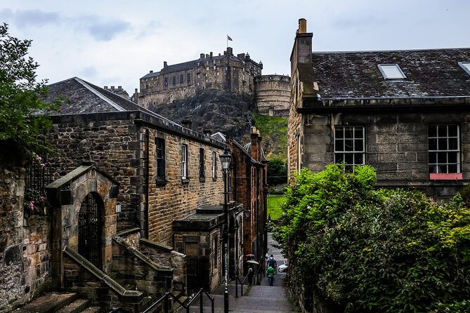 Guided 60-Minute Photography and sightseeing Tour in Edinburgh - St Giles’ Cathedral and the problem of changing light