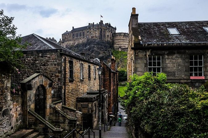 Guided 60-Minute Photography and sightseeing Tour in Edinburgh - Is $68.06 good value for one hour?