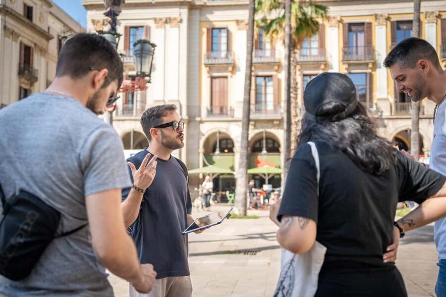 Guided tour of Barcelona in French (Old Town & Instagram spots) - The Jewish Quarter and the smaller streets