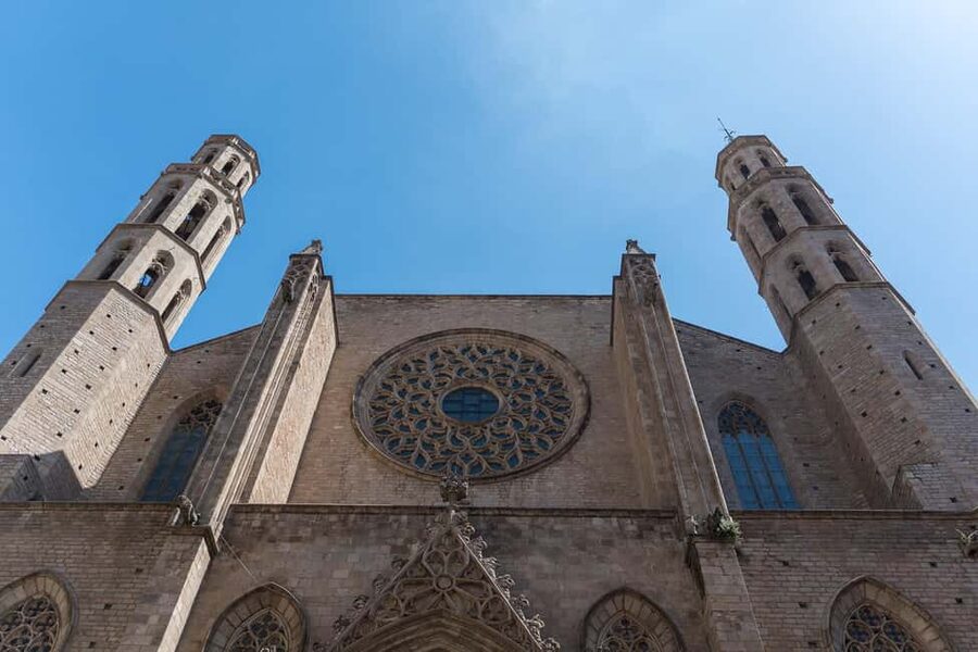 Guided tour of Barcelona in French (Old Town & Instagram spots) - What the $43 price gets you