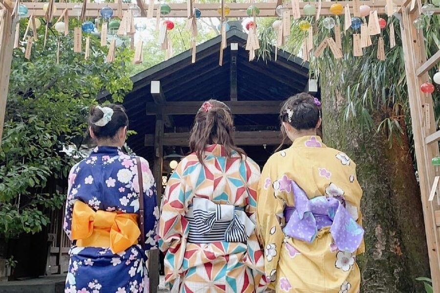 Guided Tour of Walking and Photography in Asakusa in kimono - Kaminarimon and the first Asakusa photographs