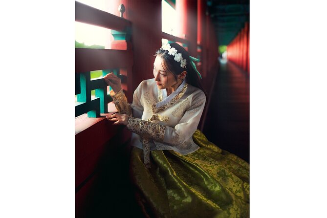 Gyeongju Small Group photo Tour (Max 6 Pax) - Donggung Palace and Wolji Pond after dark