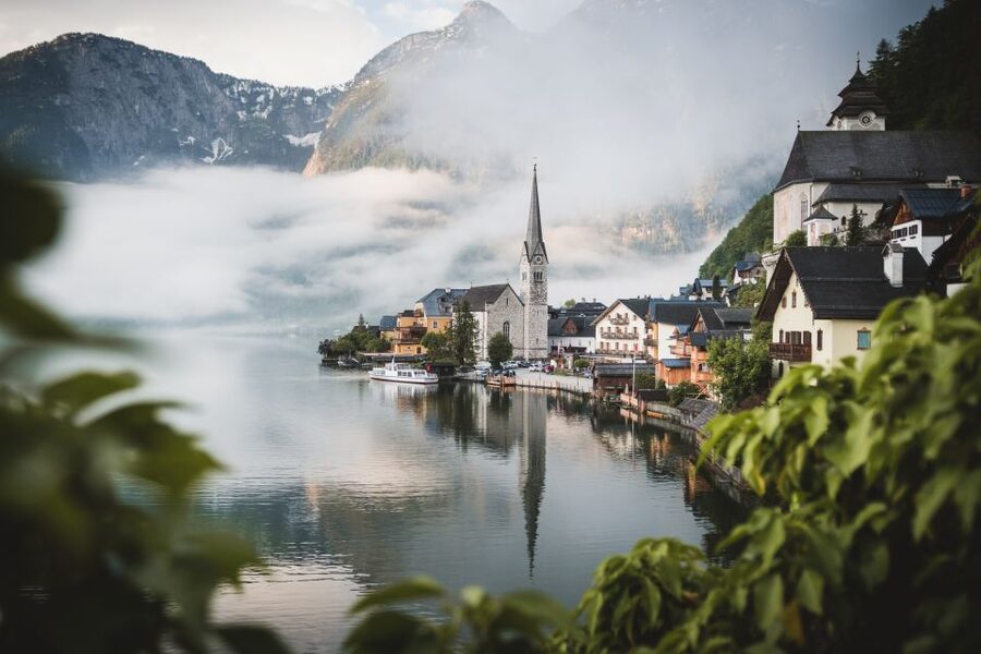 Hallstatt: 2-Hour Guided Walking Tour with Photographer - Walking through the market square