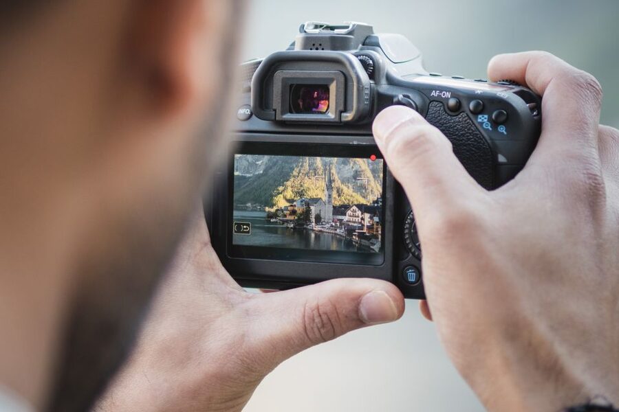 Hallstatt: 2-Hour Guided Walking Tour with Photographer - Finishing beside the waterfront