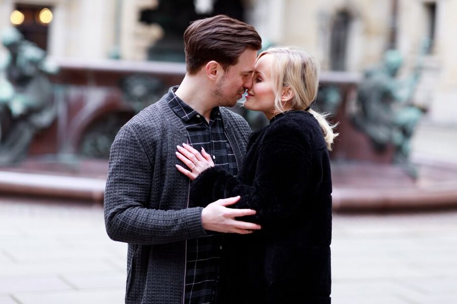 Hamburg: Private Couples' Photoshoot and Walking Tour - St Nikolai Memorial and the city’s darker history