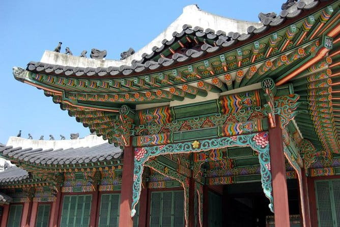 Hanbok Photoshoot and History Tour at Gyeongbokgung Palace - Inside Gyeongbokgung Palace