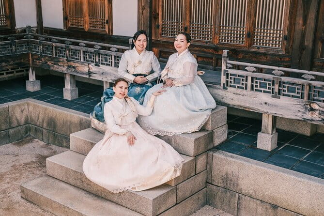 Hanbok Photoshoot and History Tour at Gyeongbokgung Palace - Tuesdays change the setting