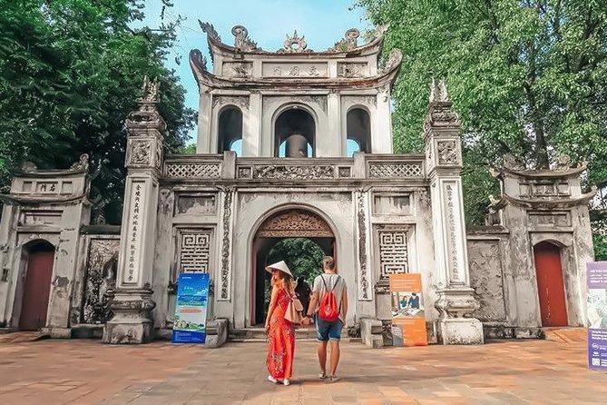 ️ Hanoi Instagram Tour: Most Famous Spots (Private & All-Inclusive) - Hoan Kiem Lake and the red Cau The Huc Bridge