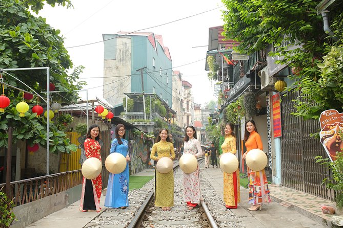 Hanoi Instagram Tour: The Most Scenic Spots - Phung Hung Mural Street and Hanoi’s older memories