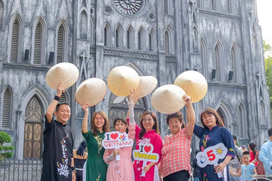Hanoi: Instagram-Worthy Tour of City’s Most Scenic Spots - Hoan Kiem Lake and the Temple of Jade Mountain