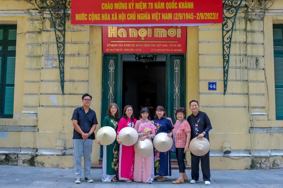 Hanoi: Instagram-Worthy Tour of City’s Most Scenic Spots - West Lake and Tran Quoc Pagoda