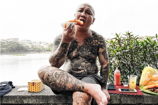 Hanoi Street Photography with a Pro – Phone & Camera - The coffee stop changes the pace