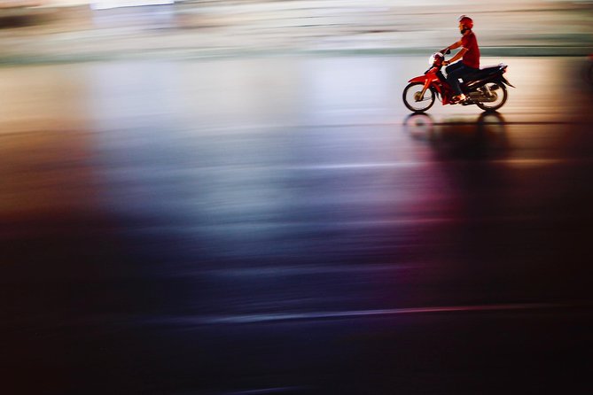 Hanoi Street Photography with a Pro – Phone & Camera - The local side of the photo walk