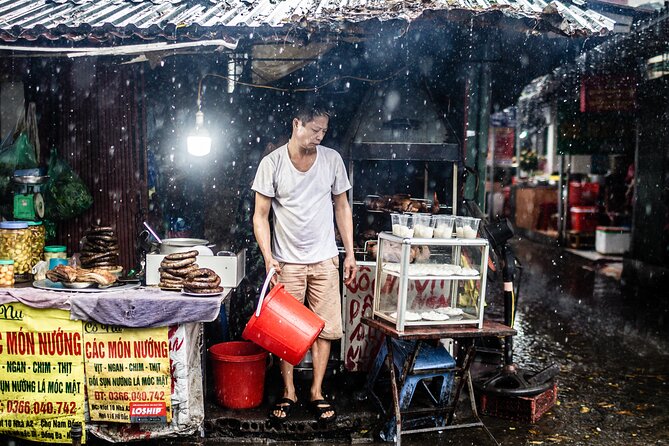 Hanoi Street Photography with a Pro – Phone & Camera - What phone photographers can learn