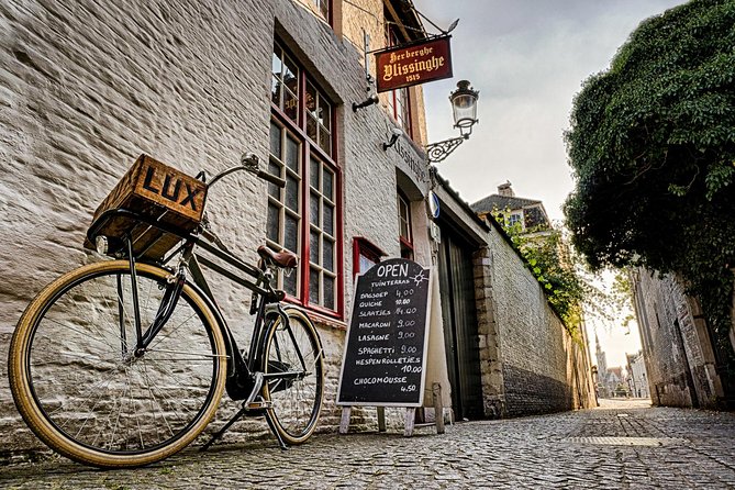"Hidden Brugge" Photo Tour - 2hr open city tour & workshop - Why this Bruges photo walk feels different