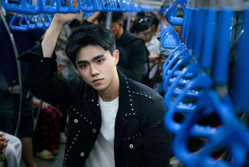 Ho Chi Minh Styled Photoshoot Tour With Makeup Photographer - Bitexco Tower, Landmark 81, and the modern city