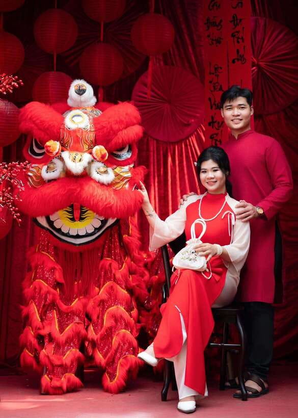 Ho Chi Minh Styled Photoshoot Tour With Makeup Photographer - Bùi Viện after dark