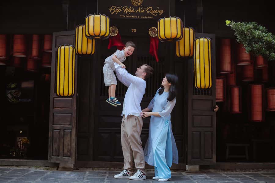 Hoi An/Da Nang: Private Photoshoot & Guided Walking Tour - Lantern Street and the Hoai River