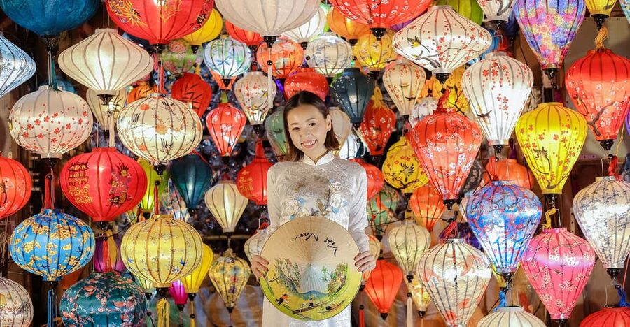 Hoi An/Da Nang: Private Photoshoot & Guided Walking Tour - What the photographer actually contributes