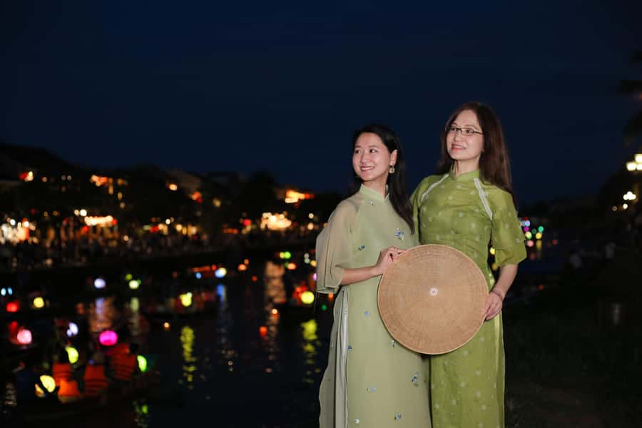 Hoi An/Da Nang: Private Photoshoot & Guided Walking Tour - Rain, heat, and the practical side of the walk