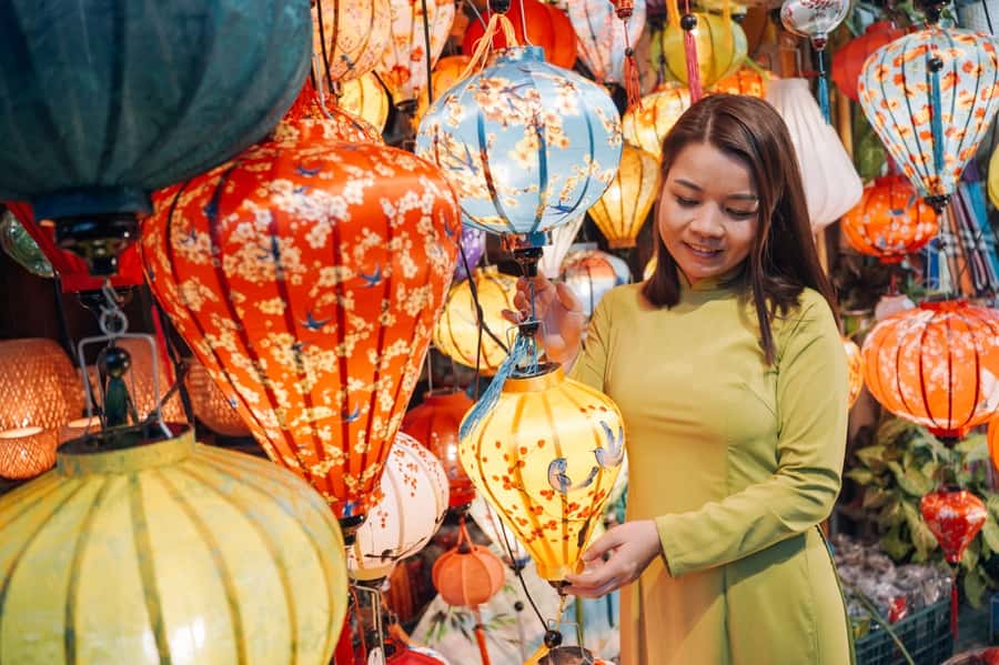 Hoi An Lantern : 45-Minute Short Private Photography Tour - Why a short night shoot works well in Hoi An