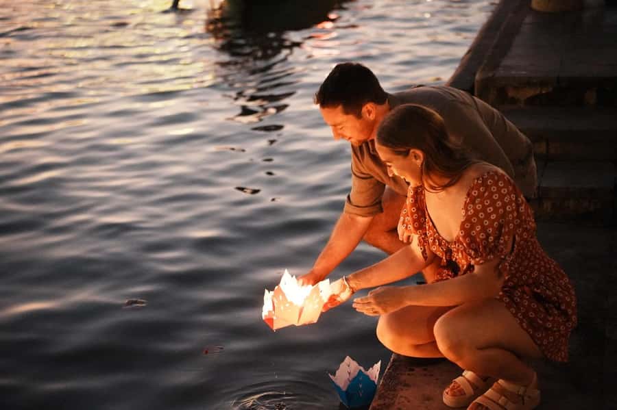 Hoi An Lantern : 45-Minute Short Private Photography Tour - Handling weather and crowded streets