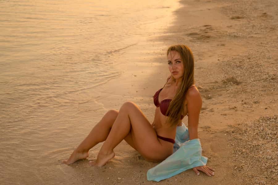 Hurghada: Private Photoshoot with Hotel Pickup and Drop-off - Posing help, outfits, and the photographer’s role