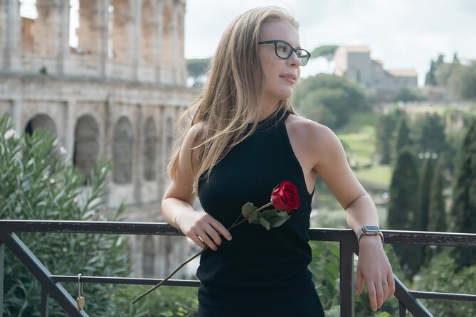 Iconic Photo Shoot Tour in Rome with Professional Photographer - How the photographer makes posing easier