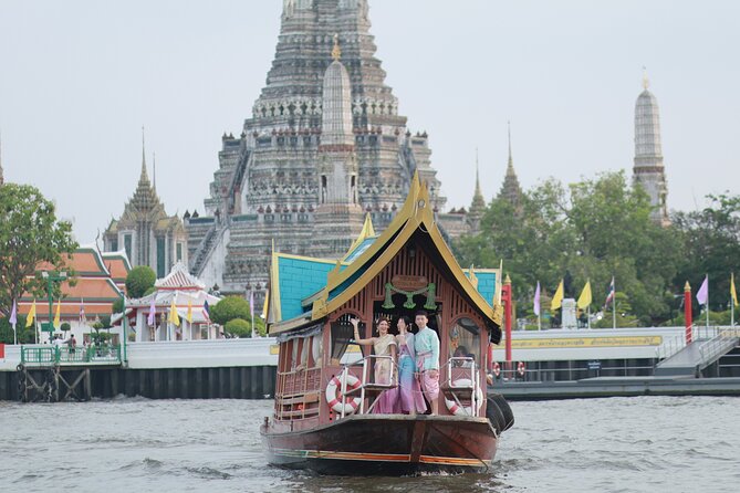 Instagram Photo Tour with Wat Arun and River Cruise - What the photographer and guide add