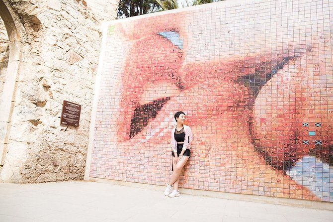Instagram Photoshoot Tour in Barcelona - El Born adds color and texture