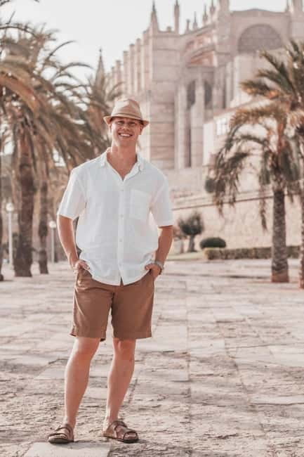 Instagram tour in Palma de Mallorca with a private photographer - Natural posing instead of stiff holiday portraits