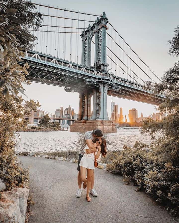 Instagram tour of New York with a private photographer - Posing help for people who dislike posing