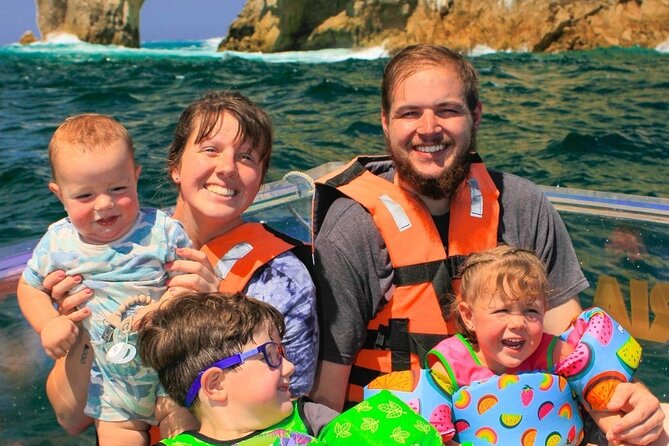 Instagrammable Glass-bottom boat trip in Los Cabos Bay - The transparent boat and its unusual viewpoint